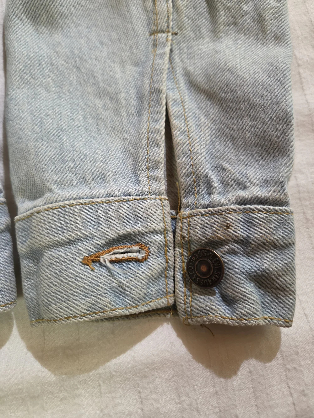 Vintage Levis Type 3 Jacket 7056-0211 Faded Light Wash (size SMALL) Made in USA